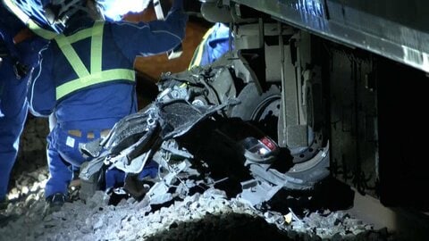 車が踏切から線路に進入　列車に追突され80代女性死亡　小田急江ノ島線が一時運転見合わせ　けさ始発から再開