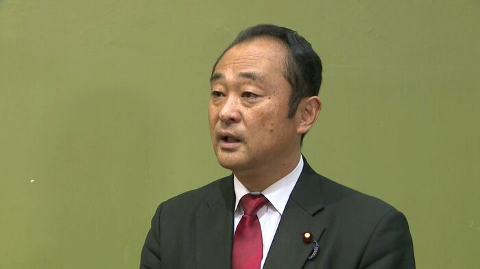 会合後に取材に応じる宮澤議員(1月14日)