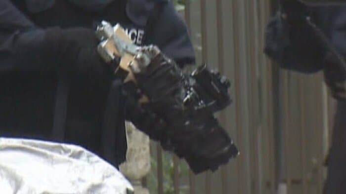 自宅から押収された手製の銃