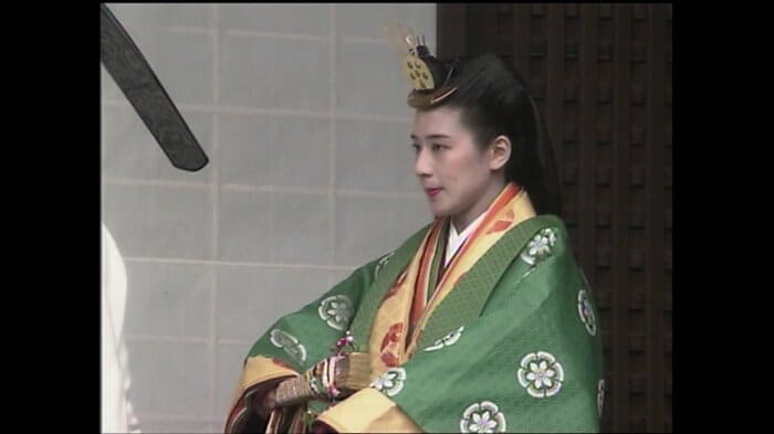 賢所に向かわれる雅子さま