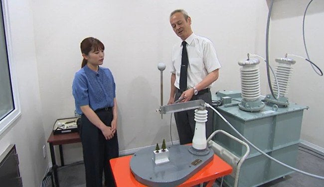 東北学院大学の高電圧発生装置