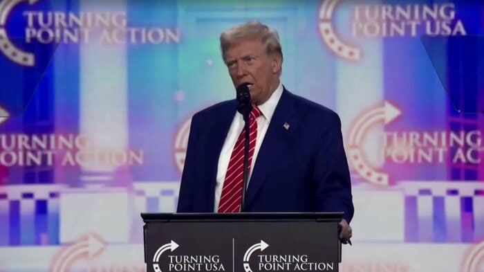 保守派の集会「アメリカフェスト」で演説したトランプ氏(アリゾナ州フェニックス 2024年12月22日)