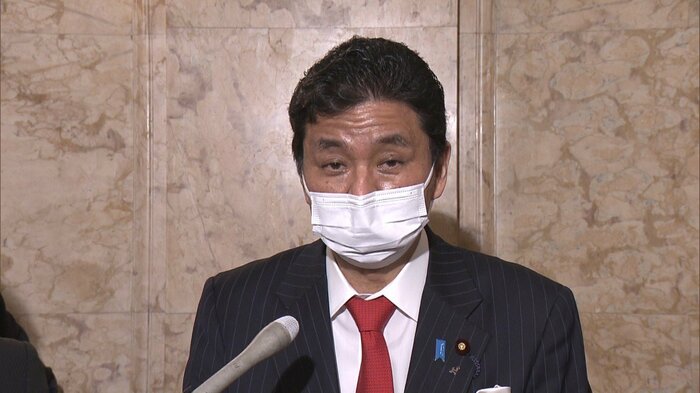 閣議後の記者会見を行う岸防衛大臣(14日午前)