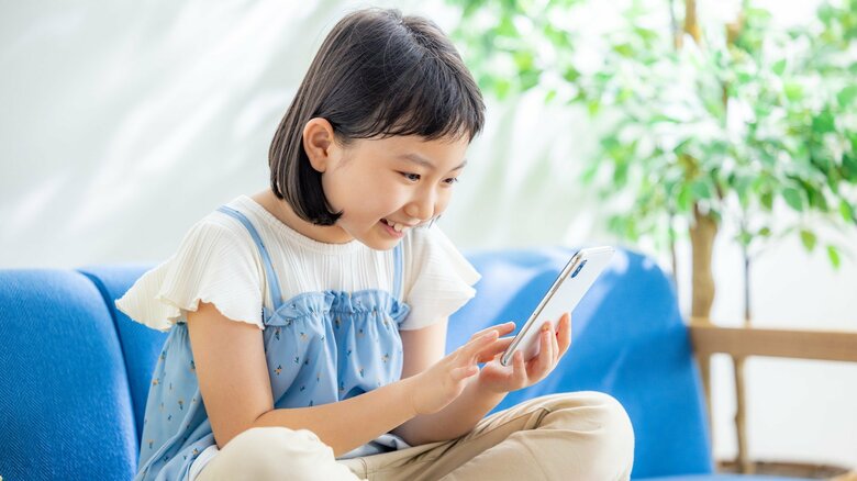 【判明】都内の小学生の約5割がスマホを所有…うち約2割が親の許可無くゲームに課金するなどトラブルも　東京都が実態調査｜FNNプライムオンライン