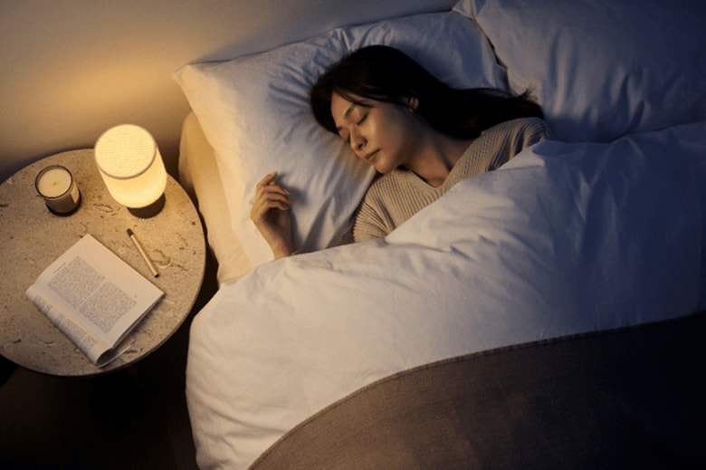 睡眠前の深呼吸サポートデバイスston s(ストンエス)使用で睡眠の質が向上!?忙しい中でも“深い呼吸で睡眠投資”。夜の呼吸習慣のご提案