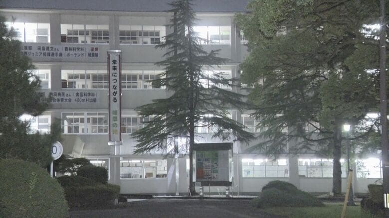 高校の女子トイレでごみ箱に火をつけ壁など燃やしたか 17歳男子高校生を建造物損壊の疑いで逮捕 容疑を否認｜FNNプライムオンライン