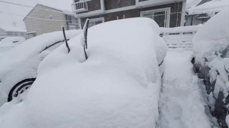 鳥取市で積雪50センチ超…8日夜にかけ大雪に厳重警戒　JRや空の便など交通機関マヒ状態｜FNNプライムオンライン