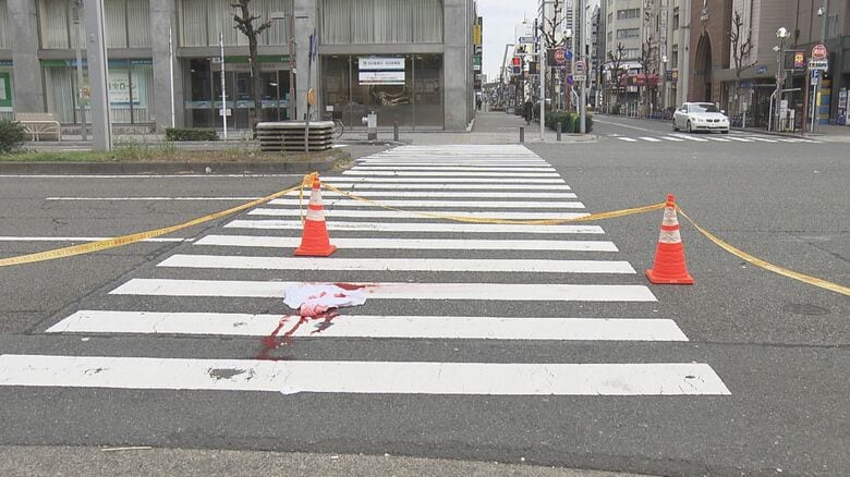 どちらかが信号無視か…繁華街で10代位の男女2人が66歳男性運転の車にはねられる 2人とも意識不明の重体｜FNNプライムオンライン