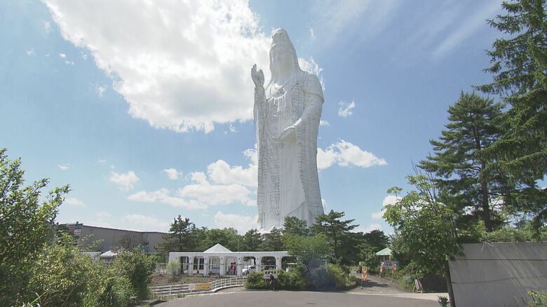 仙台市青葉区中山地区に立つ　仙台大観音