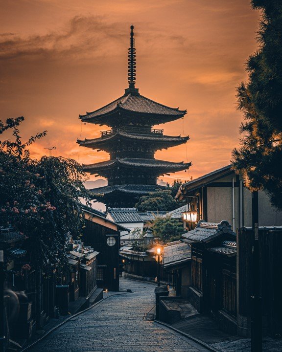 京都の夏の夕暮れ