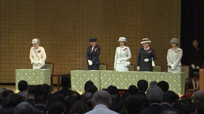 「全国赤十字大会」に出席された 名誉総裁の皇后さま　名誉副総裁の雅子さま・紀子さま・信子さま・久子さま