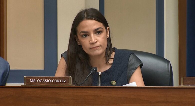 公聴会は超党派で開催され、与党・民主党議員も質疑を行った