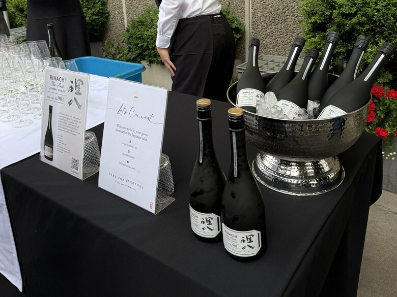 会場では日本酒も振る舞われていた