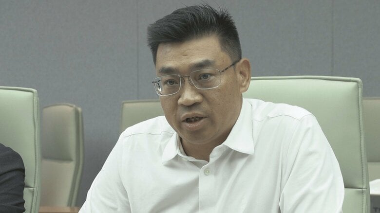 TCL本社でメディアの質問に答える張国荣氏