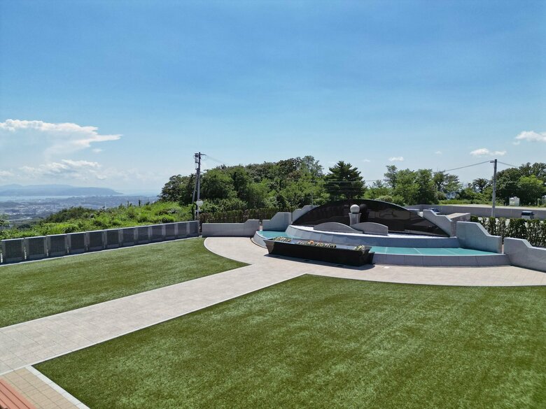 「鵯越墓園」の合葬墓（提供：神戸市）