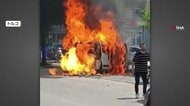 道路脇の車が突然炎上　街中に絶え間なく響く爆発音　積み荷のライターが次々と爆発　車全焼もけが人なし　トルコ