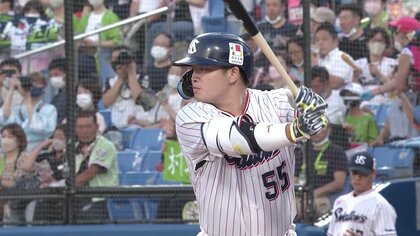 ヤクルト村上宗隆「右肘を極端に引く構え」に隠された秘密。「令和の三冠王」を目指す打撃フォームを「平成の三冠王」松中氏が分析
