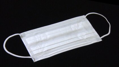 広がる「不織布マスク着用のお願い」飛沫カット機能高く配布する店も　布やウレタンのマスクはどんな時に使う？