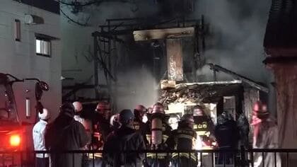 富山市西長江で火事 住宅1棟全焼し隣家に燃え移る　72歳の女性が顔にやけど　台所で調理中か　