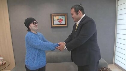 「最後の後押しになった」鬼の絵で知られる人気画家・瀧下和之さんのアトリエに佐ノ山親方が訪問【熊本発】