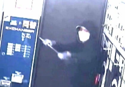 【コインランドリー専門のバール男】力づくで両替機などを破壊し現金約30万円を盗む＿2日連続で同じ店を狙った34歳無職男を再逮捕＿前月には別の店も襲い約19万円盗んだ疑いで逮捕済み＜北海道札幌市＞