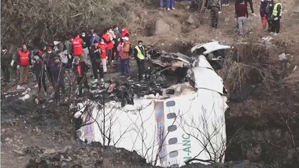 【ネパール旅客機事故】墜落直前に異変？機体が大きく傾き…専門家「離着陸が難しい空港」と指摘