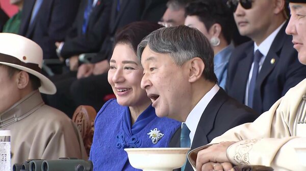 顔を寄せあい会話される場面も…天皇皇后両陛下がモンゴル最大の祭典