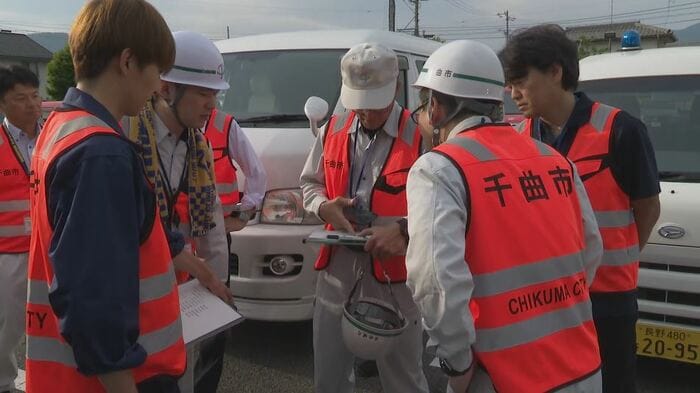 市職員らがパトロール
