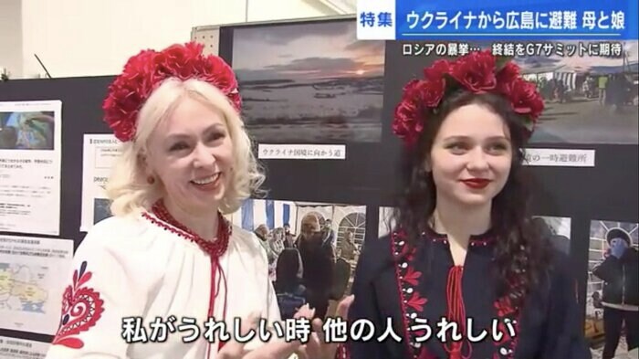 ヤーナ・ヤノブスカさん(左)と娘のゾリアナ・ヒブリッチさん(右)