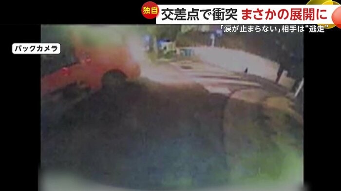 衝突後Uターンする軽トラック