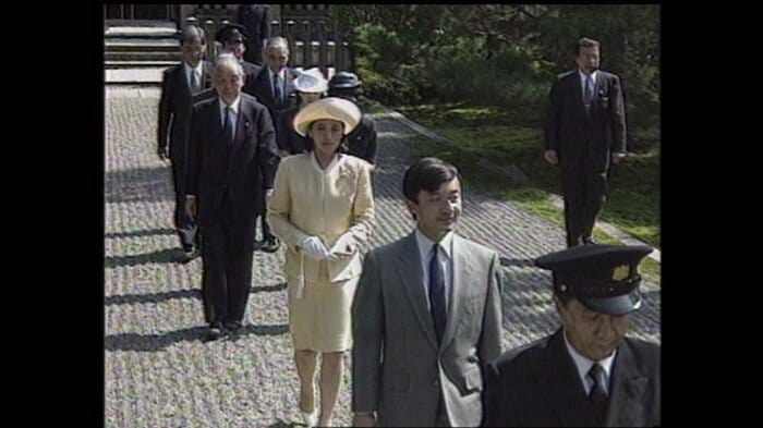 弘文天皇長等山前陵に参拝される皇太子ご夫妻