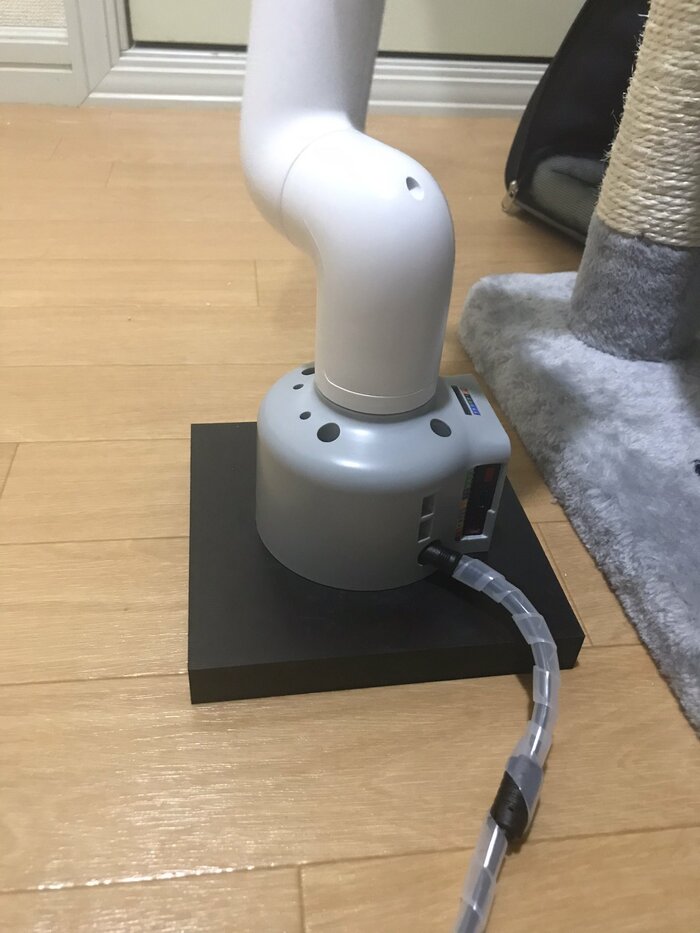 ちなみに、噛まれることを想定して配線を保護
