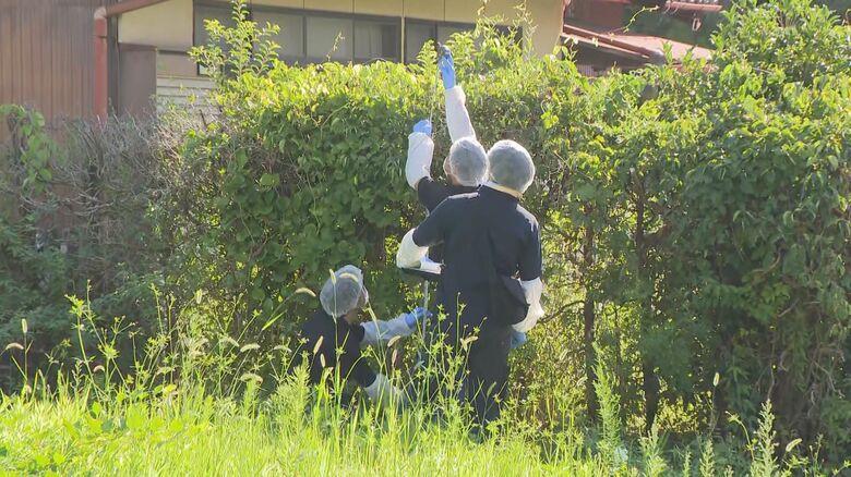 16日朝から自宅を捜索…山中に女性の遺体を捨てた疑いの内縁関係の2人は容疑を“否認” 殺害についても追及｜FNNプライムオンライン