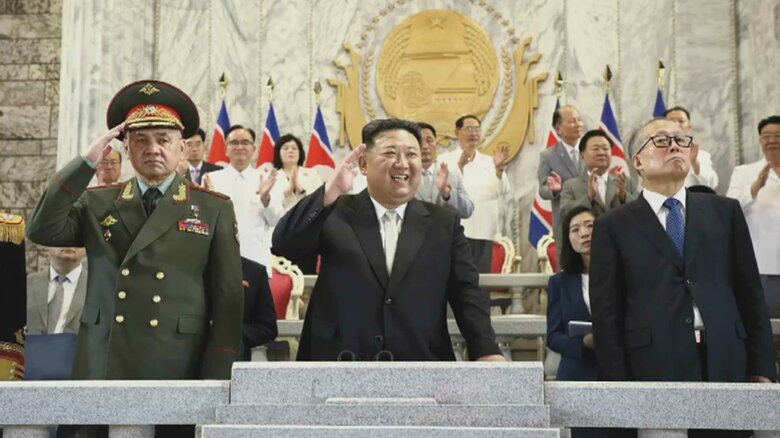 “北朝鮮が高度な核技術提供受けるのでは”との分析も…“北”軍事パレードにロシア代表団が初出席　新型の攻撃型無人機も｜FNNプライムオンライン