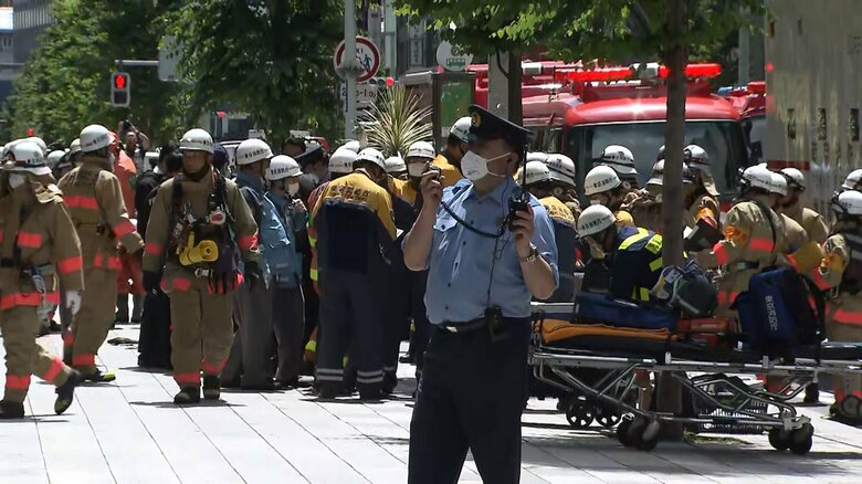 銀座で異臭騒ぎ　16人が喉の痛みなど訴えるも軽症か　何者かが“スプレー”吹きかけ　上下黒っぽい服装の人物が新橋方向へ逃走｜FNNプライムオンライン