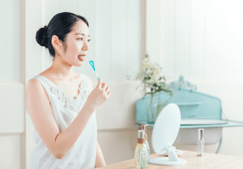 舌苔が気になる?48.3%の人がケアせず放置! 改善策は?!