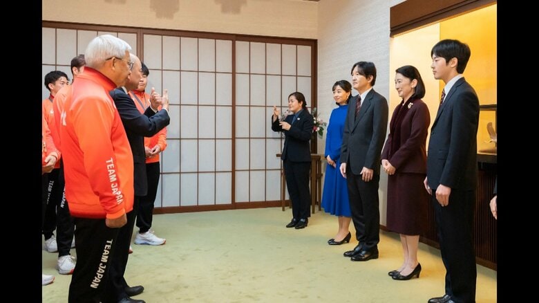 悠仁さまも手話を交えて…秋篠宮ご一家が東京デフリンピックの金メダリストと懇談 青森出身選手にお見舞いの気持ちを伝えられる|FNNプライムオンライン
