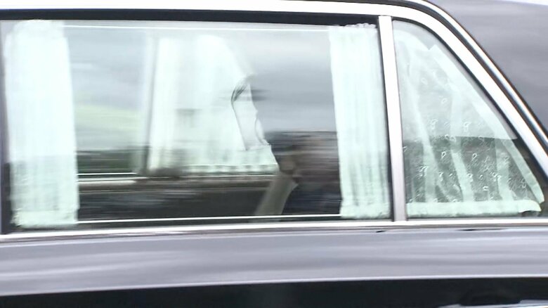 百合子さまの弔問から戻られた愛子さま　15日午後