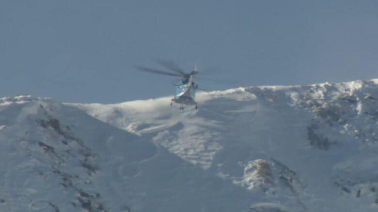 北アルプス八方尾根をヘリで捜索