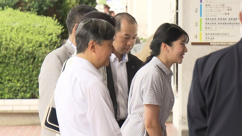 那須塩原駅に到着した天皇ご一家