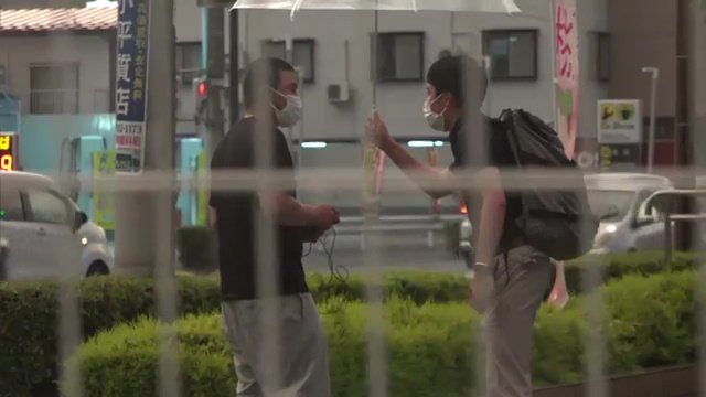 逮捕前、取材にこたえる安住被告