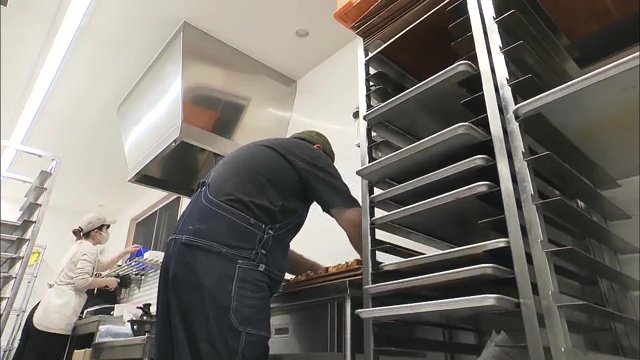 夜明け前から始まる作業