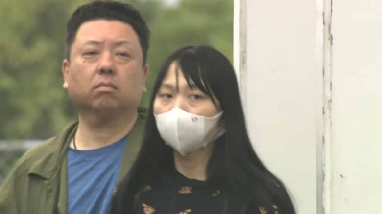 妻の真衣容疑者（25）