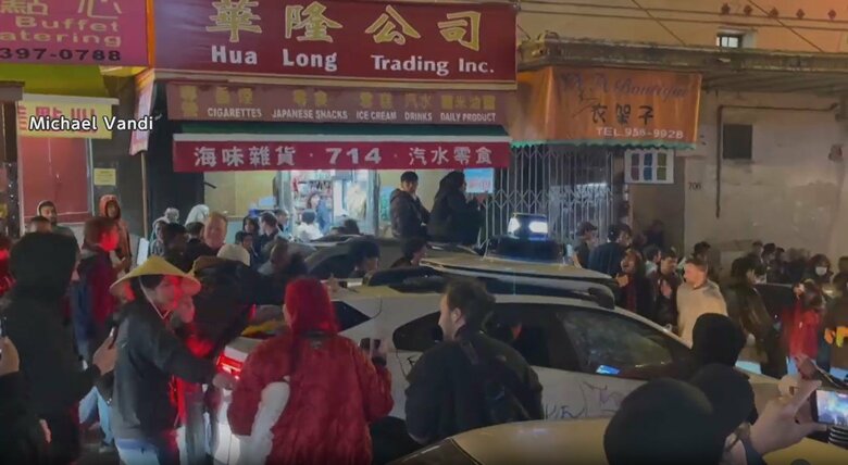 襲撃された自動運転タクシー（提供：Michael Vandi）