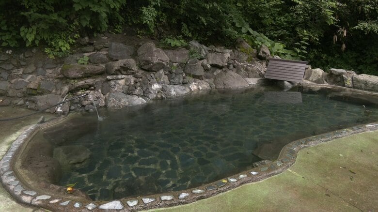 「小さな森の湯」の露天風呂