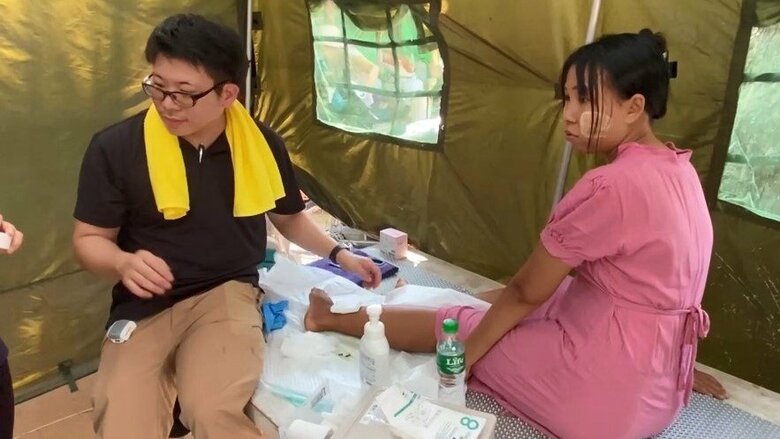 被災地で治療活動をする合田祥悟医師（映像提供：TMAT）