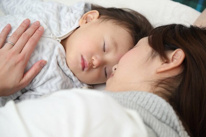 生まれてから1歳半～2歳までの朝型生活は特に大切（画像はイメージ）