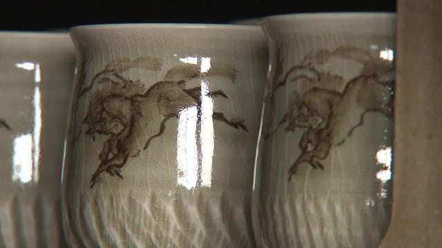 大堀相馬焼の特徴の一つ「走り駒」　相馬藩の御新馬が左向きに描かれる