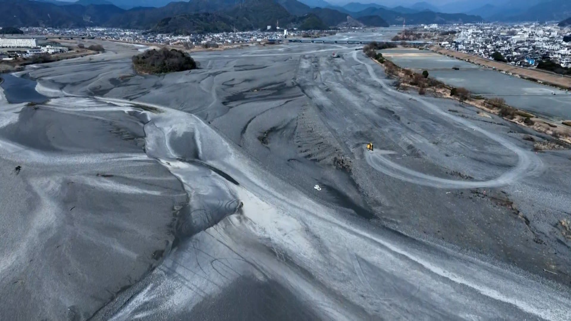 1級河川の水が消える　30年に1度の記録的雨不足　静岡・安倍川…ダムの水位低下でかつての集落の石垣出現　福岡