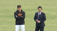 【中継】“ゴジラフィーバー”巨人・松井秀喜新監督キャンプ初日　選手集め6分間“熱弁”「継続して強い組織になるよう信じて頑張りましょう」　高橋由伸ヘッドコーチも